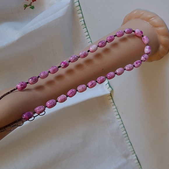 Pink Bead or Stone Necklace - Picture 2 of 10